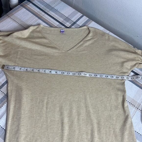 Woman's Sweater - Picture 7 of 7